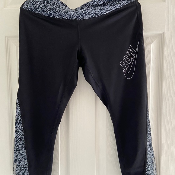 Nike Dri Fit Workout leggings/capri - Picture 2 of 6